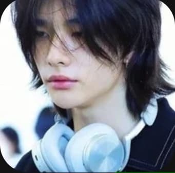 02 - Hwang Hyunjin thumbnail