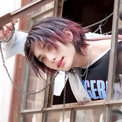 Hwang Hyunjin thumbnail