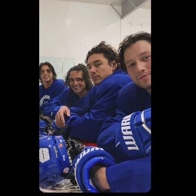 Off Campus- Hockey men thumbnail