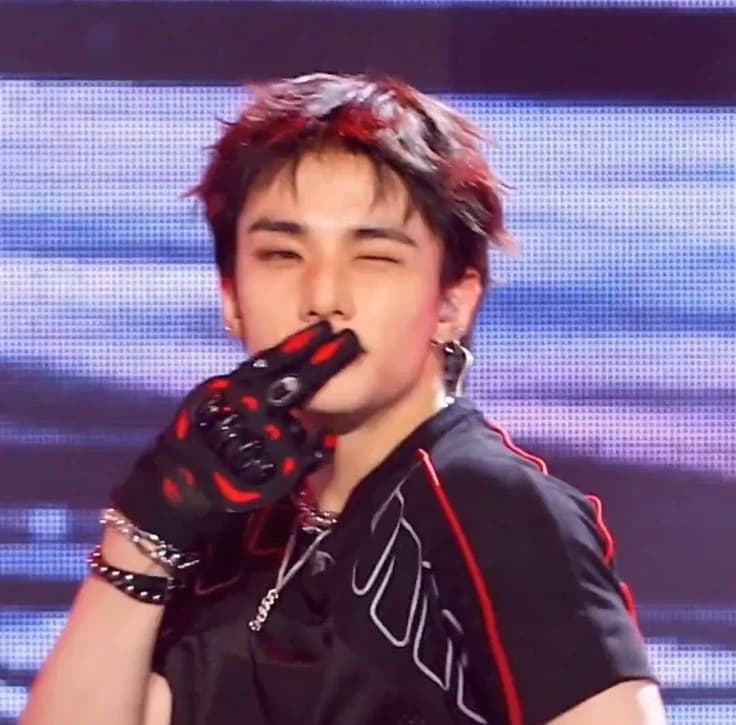 Hwang Hyunjin thumbnail