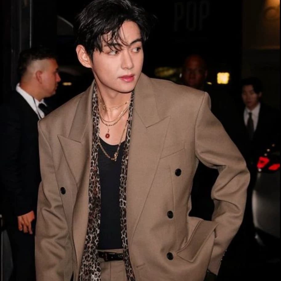 Kim teahyung  thumbnail