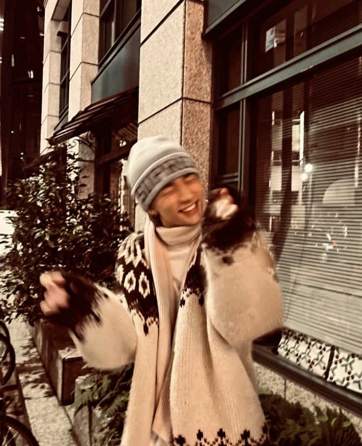 Hwang Hyunjin  thumbnail