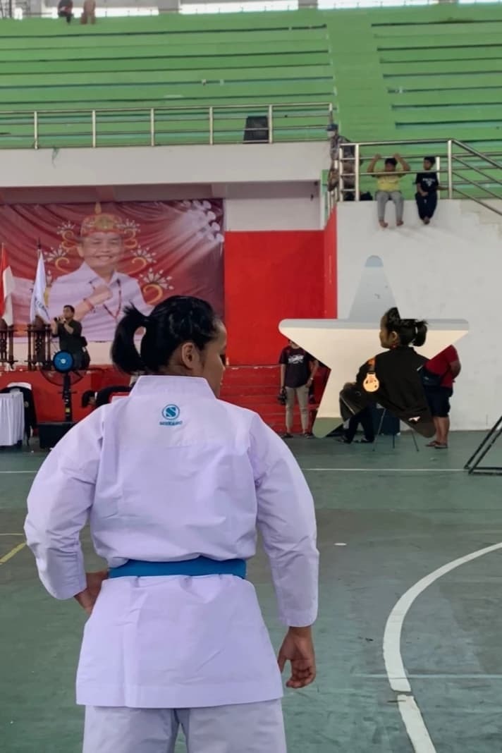 putri budi (pelatih karate)  thumbnail