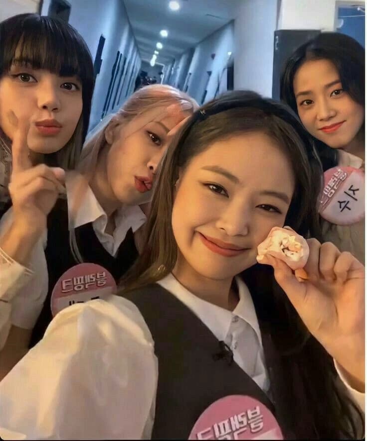 Blackpink  thumbnail