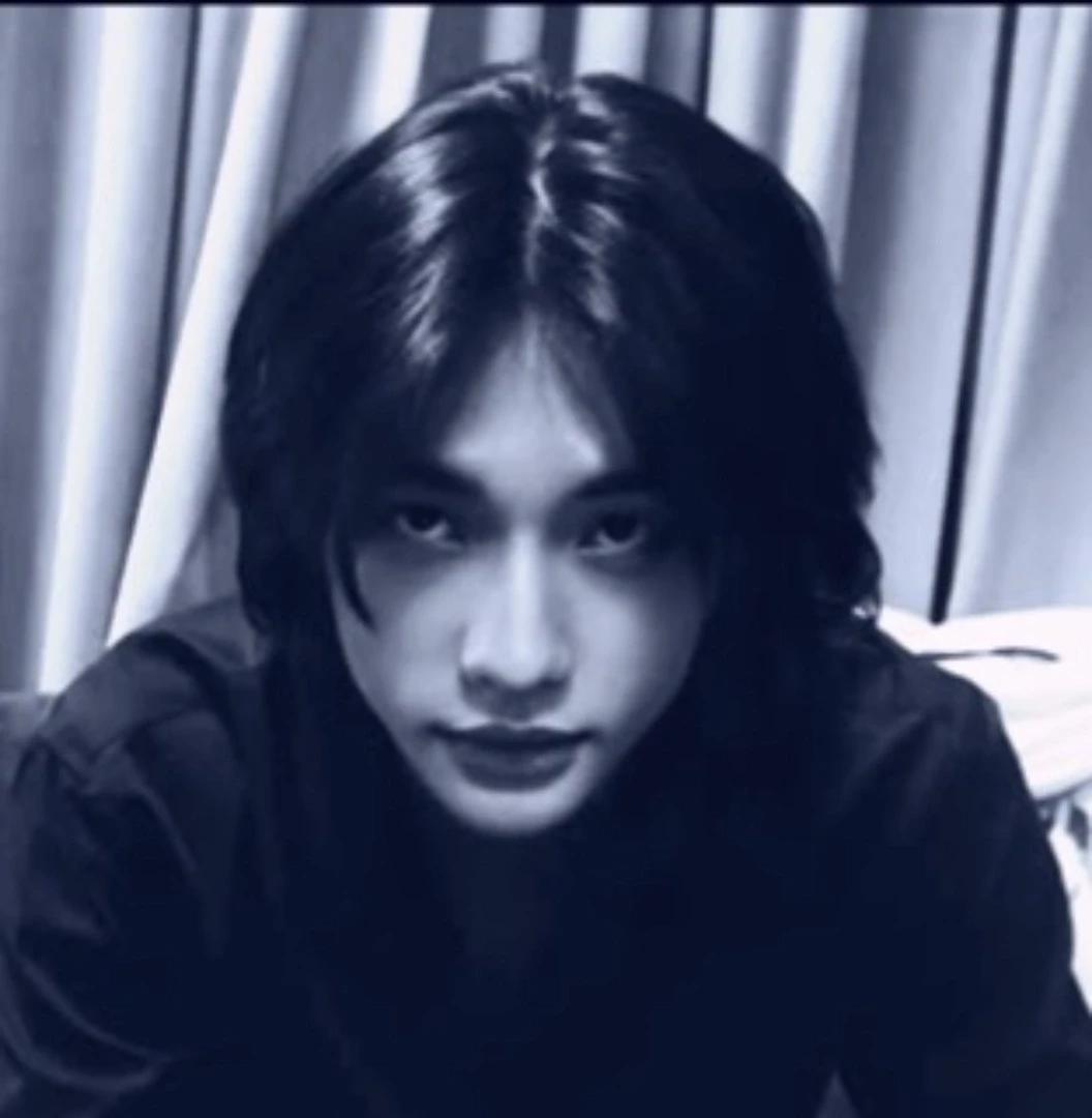 hyunjin vc e um bebê de 2 meses  thumbnail