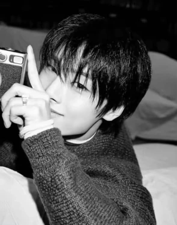 Jeongin  thumbnail