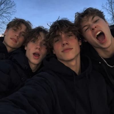 Roommates thumbnail