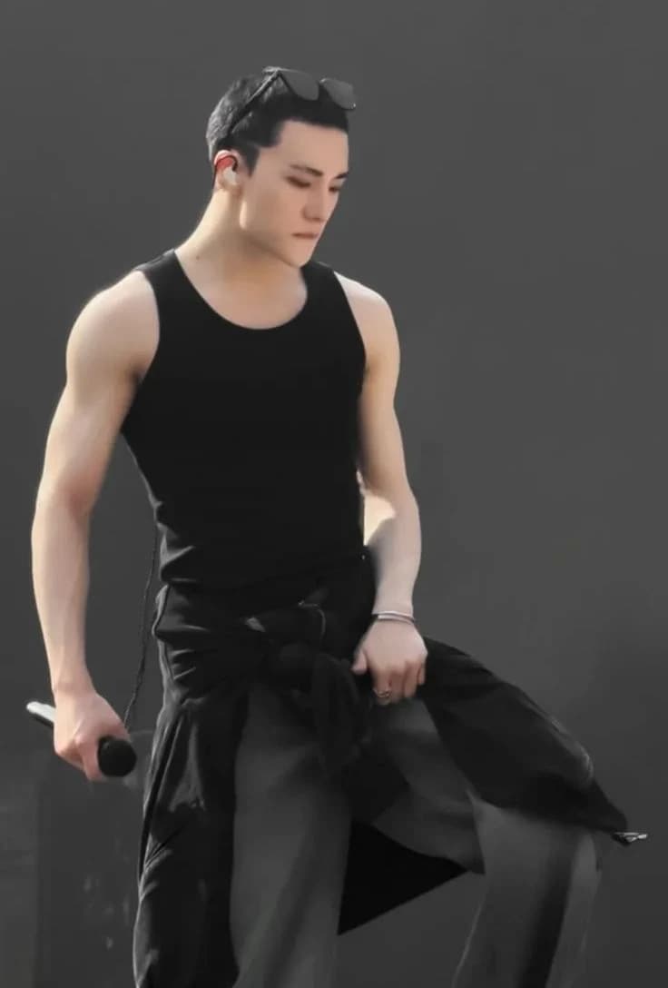 Hwang Hyunjin thumbnail