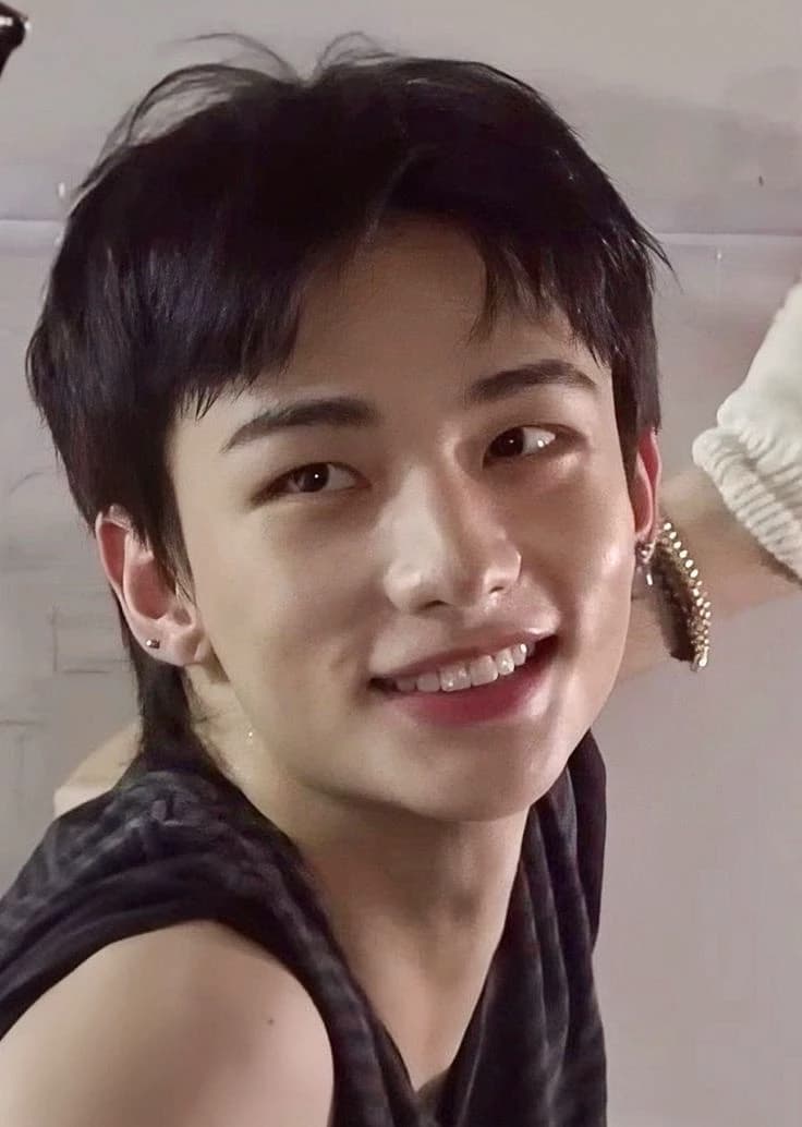 Hyunjin  thumbnail