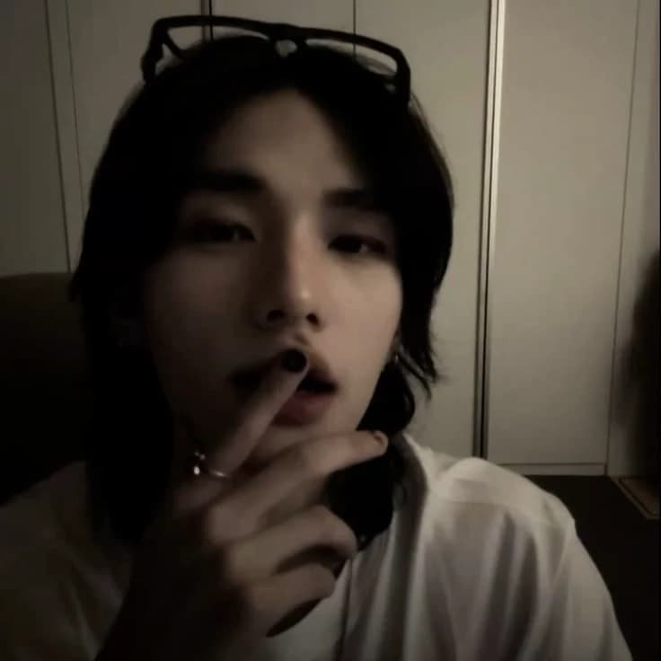 hyunjin  thumbnail