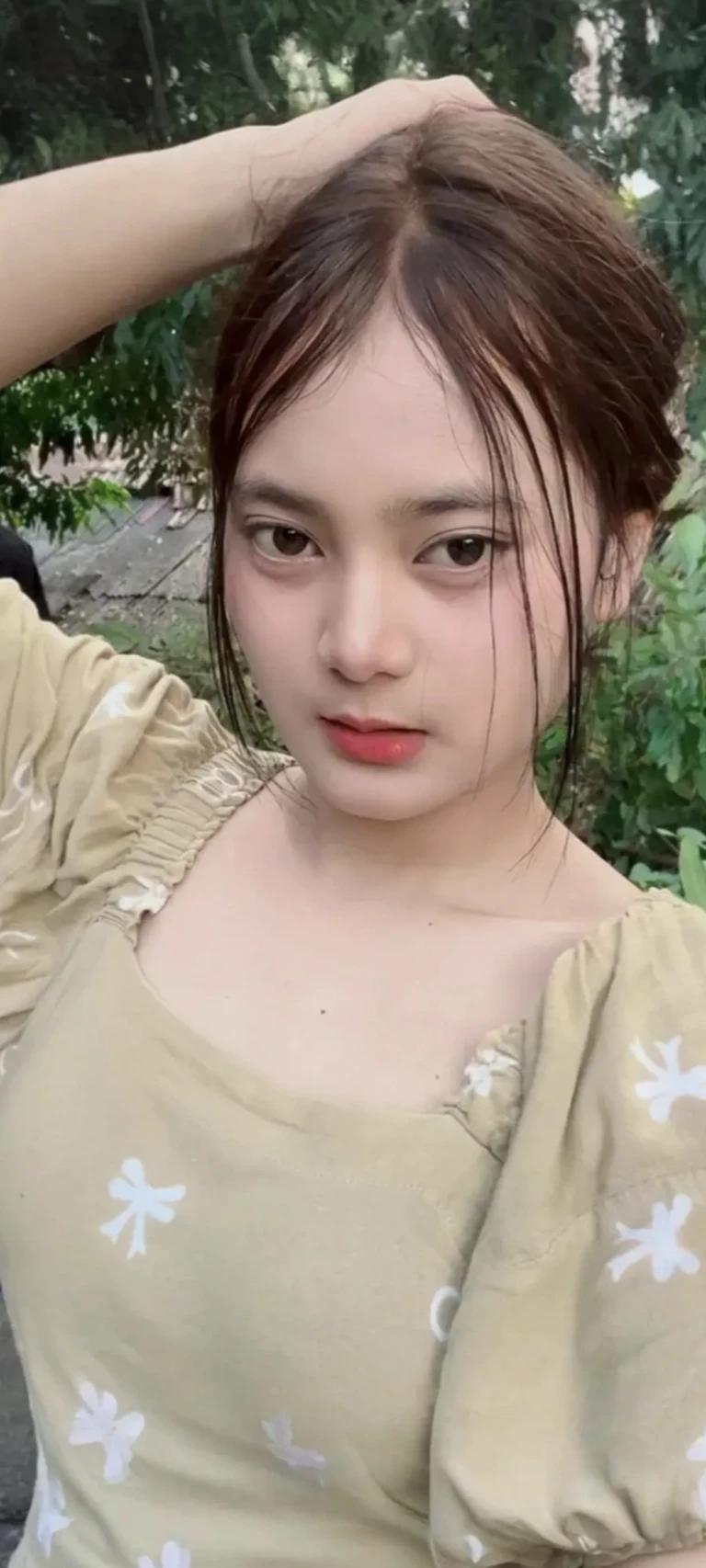 Indah (aunt) thumbnail