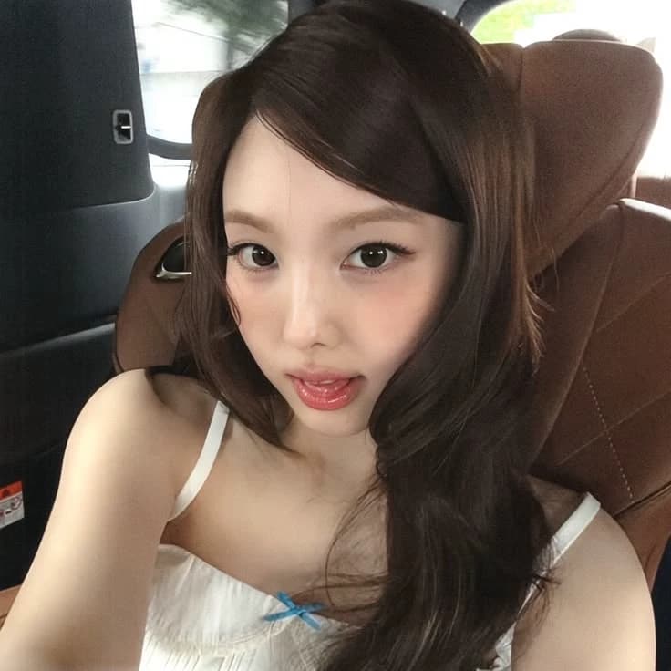 Im Nayeon 🐰💗 thumbnail