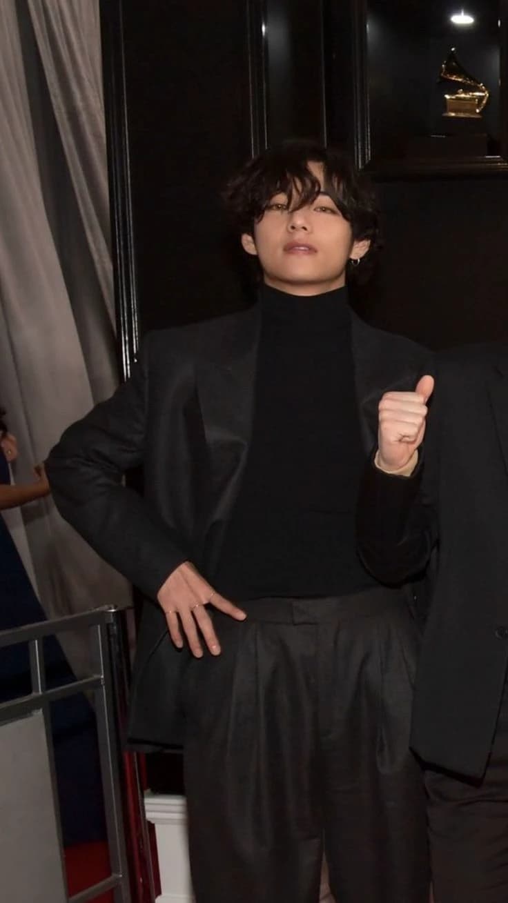 Kim Taehyung  thumbnail