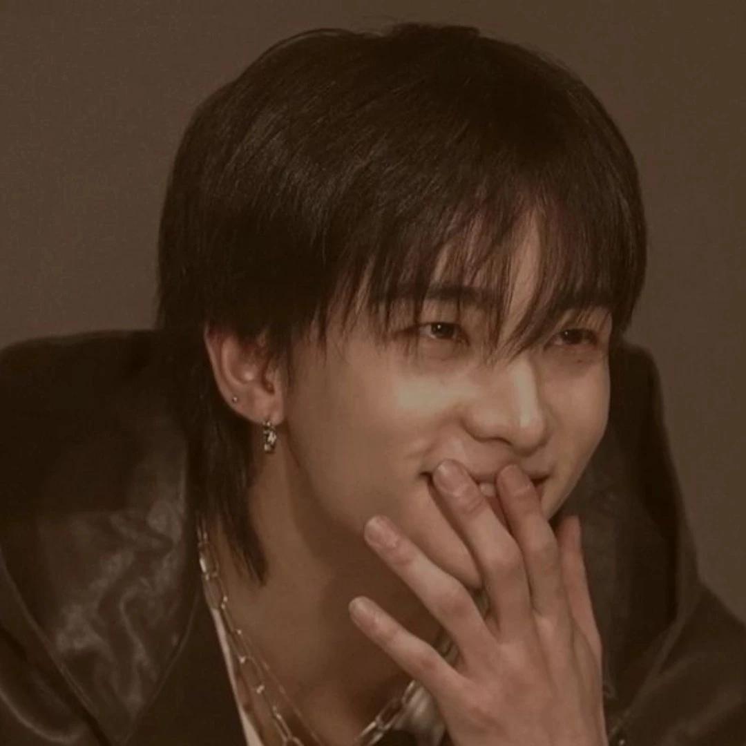 Hwang Hyunjin thumbnail