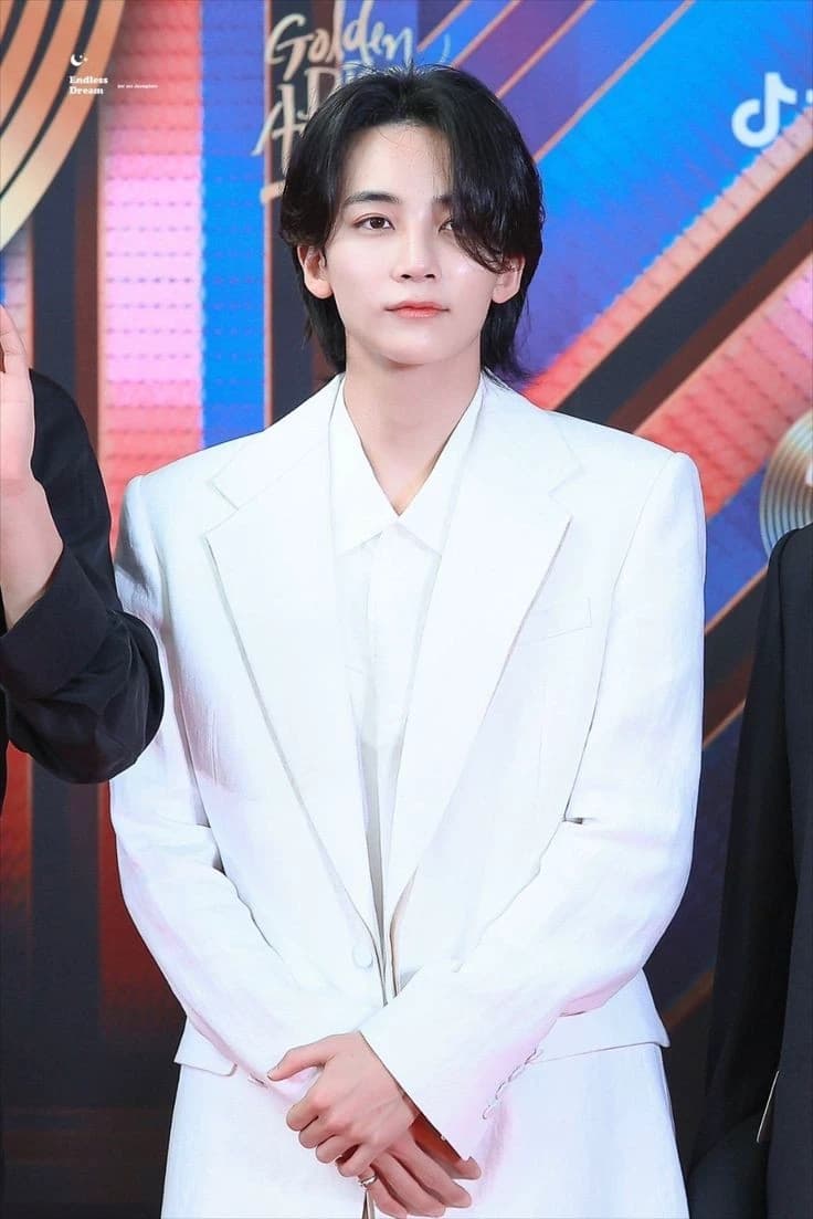 Yoon Jeonghan  thumbnail
