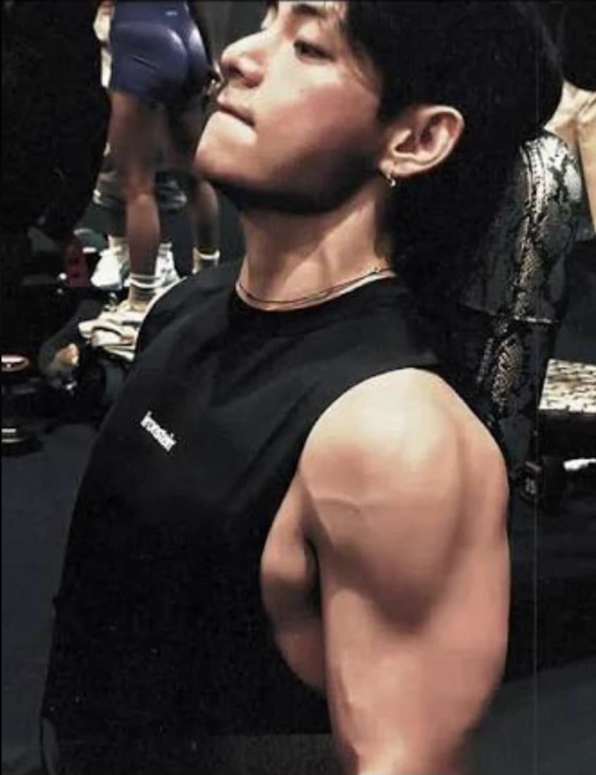 Kim Taehyung thumbnail