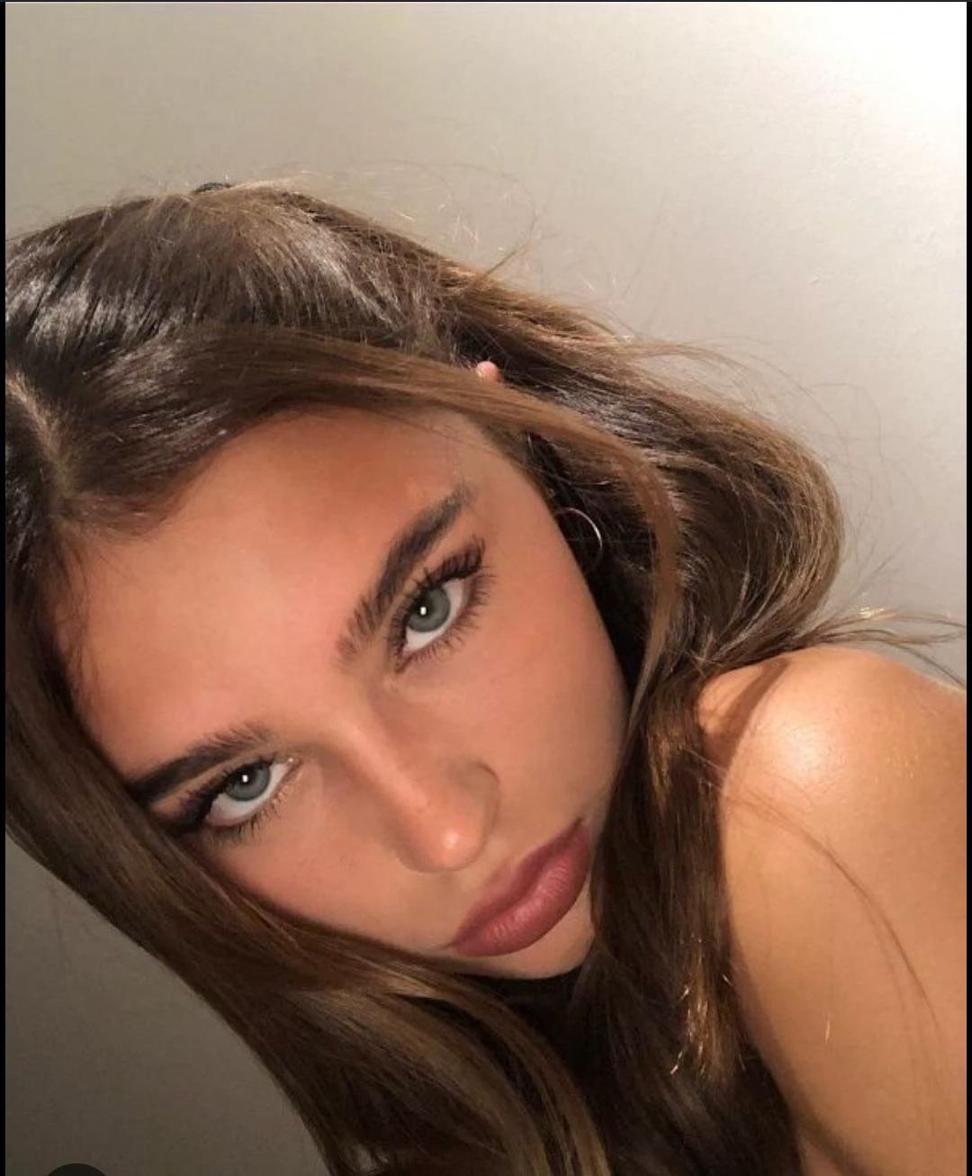 Julia  thumbnail