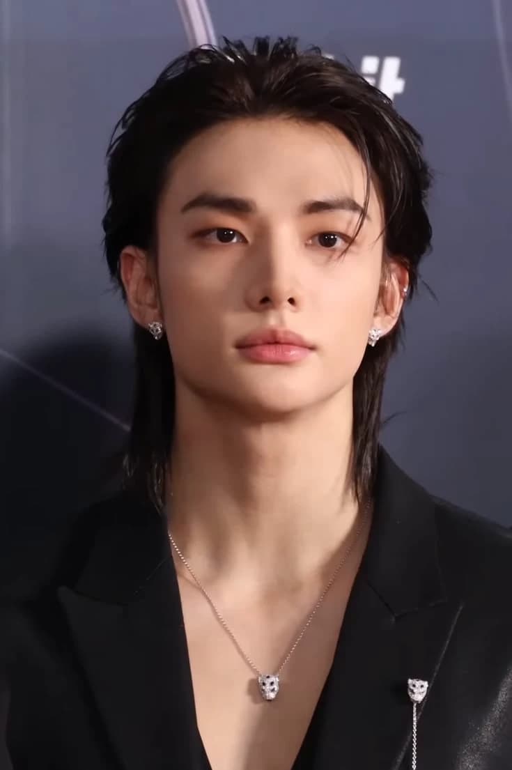 Hyunjin (idol) thumbnail