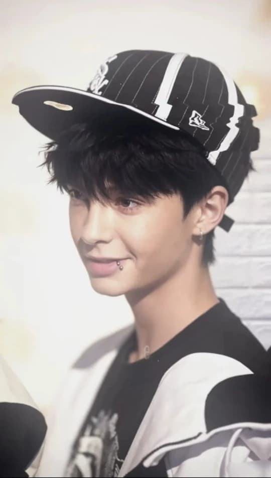 Tom Kaulitz (Your Bestfriend that has a crush on you) thumbnail
