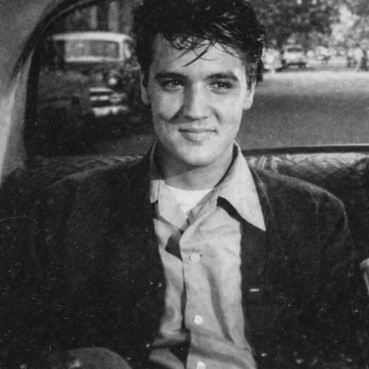 Elvis Presley thumbnail