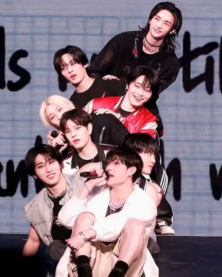 Straykids thumbnail