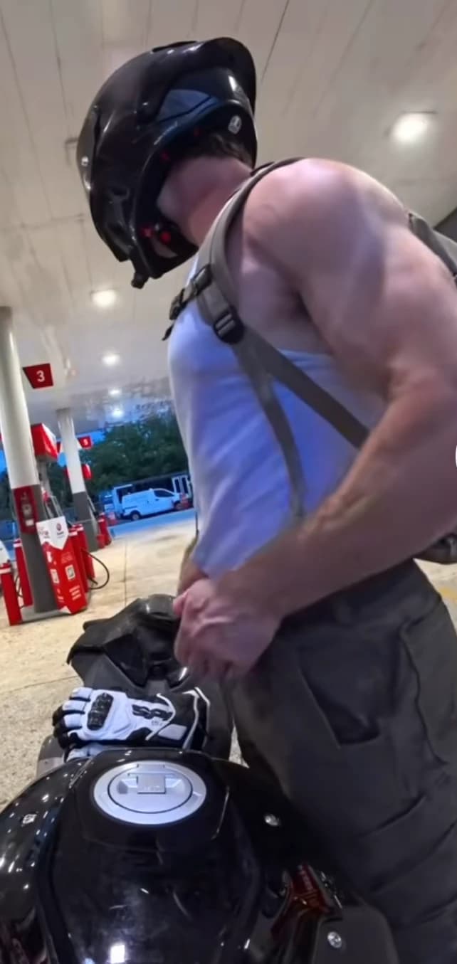 tom thumbnail