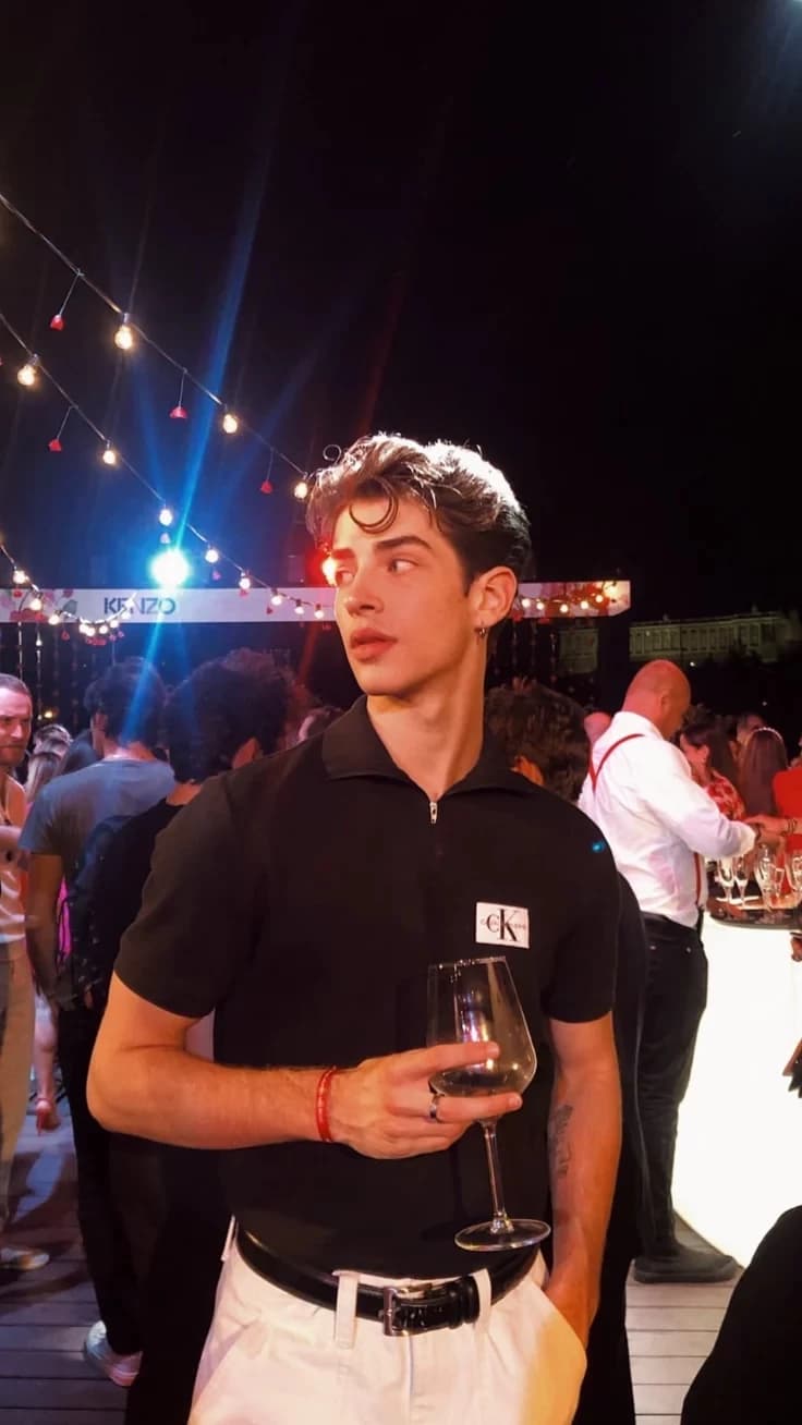 Manu Ríos thumbnail