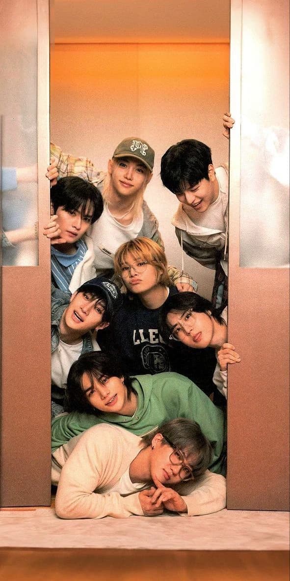 Stray Kids - Komşu thumbnail