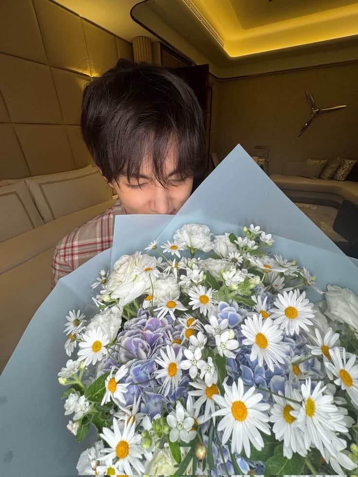 𝒮eonghyeon Eom thumbnail