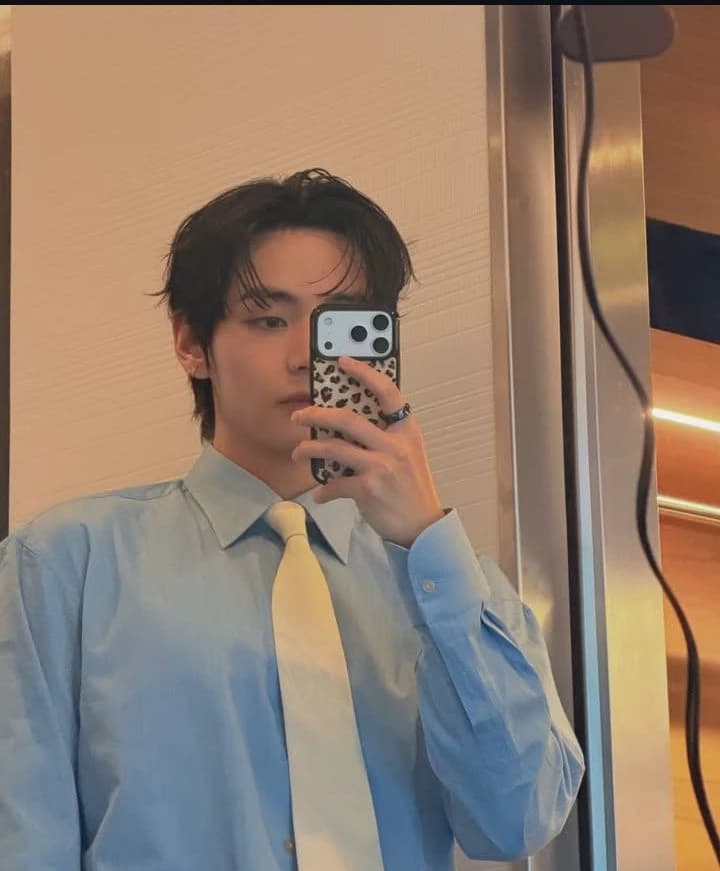 Kim Taehyung  thumbnail
