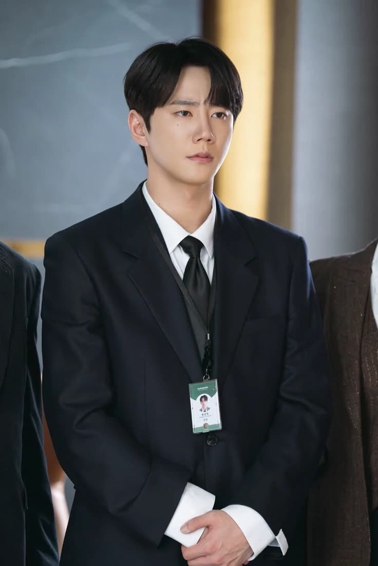 Lee Jun Young. thumbnail