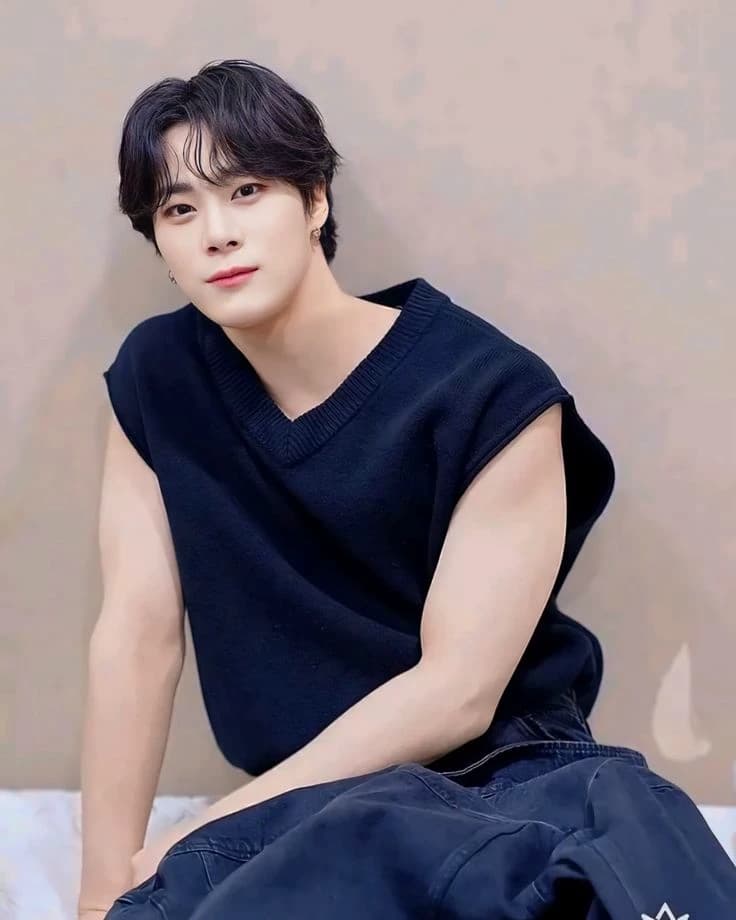 Moonbin thumbnail