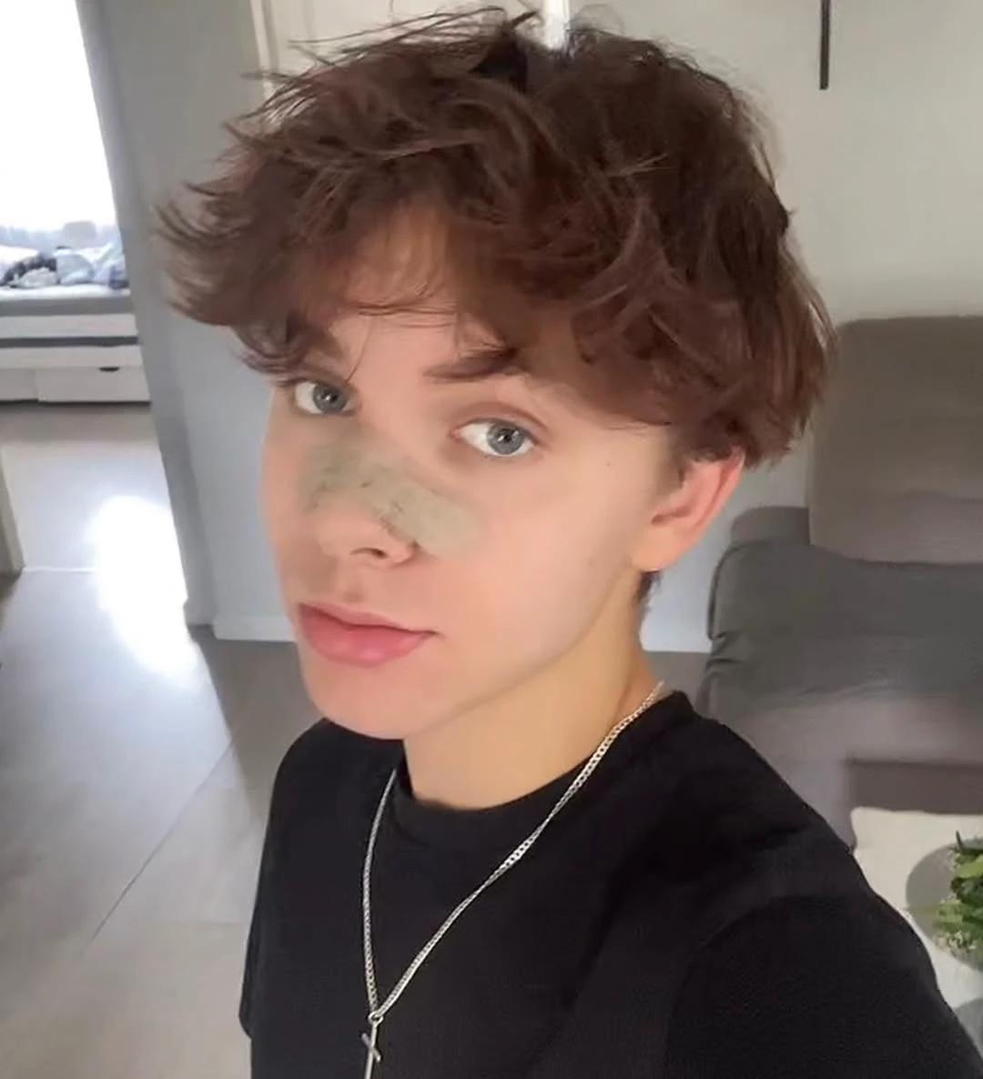 Lucas (BL/LGBTQ) thumbnail