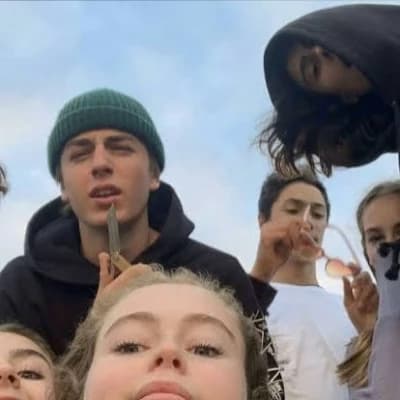 Allyzon, Abigail,Lya,Abel, Oscar, Benjamín y Chael thumbnail