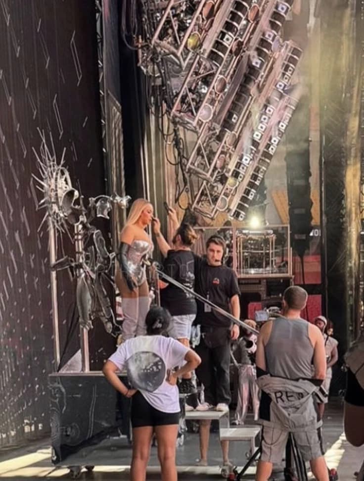Beyoncé's Backstage Crew  thumbnail