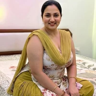 Manvi - Single Mother  thumbnail