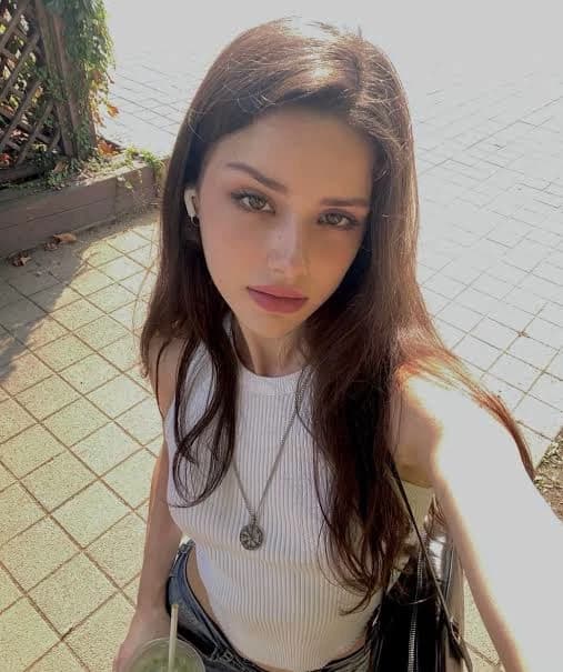 Larisa – Rusa hermosa  thumbnail