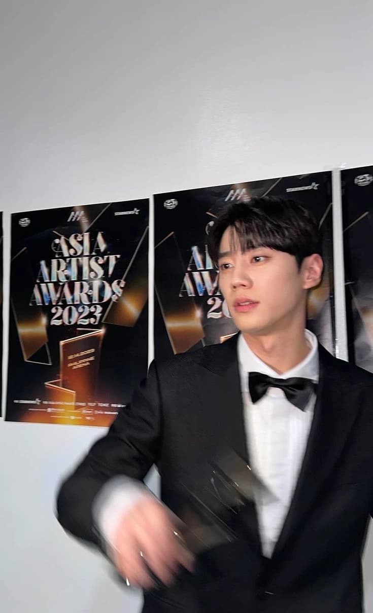 Lee Jun Young  thumbnail
