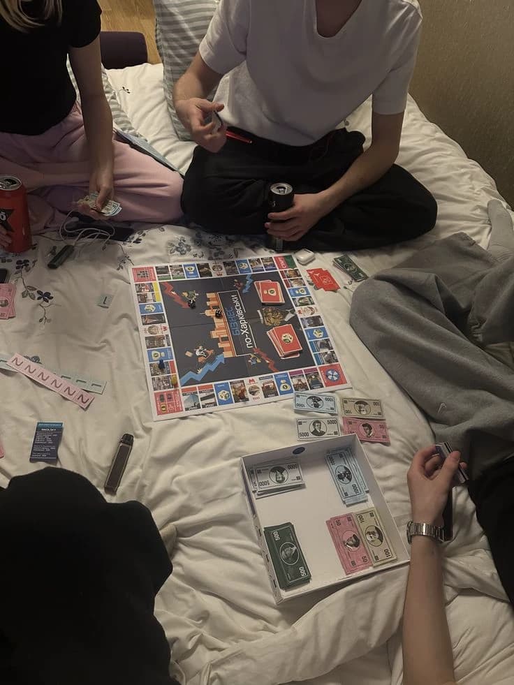 Game night  (𓂂꜆◕⩊◕꜀𓂂) thumbnail