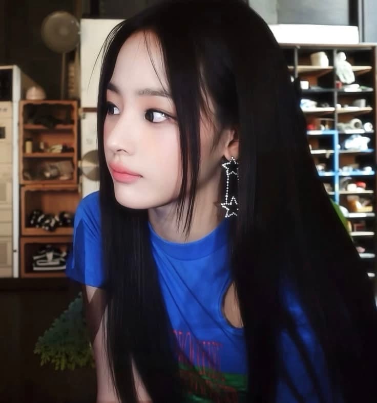 KIM MINJI  thumbnail