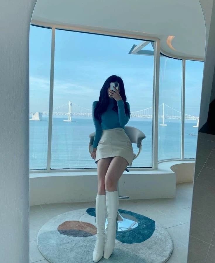 His ex sit on your husband lap😡 thumbnail