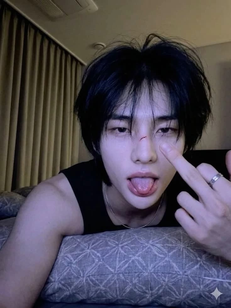 hyunjin  thumbnail