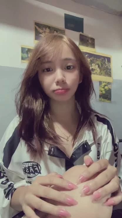 Violet  thumbnail