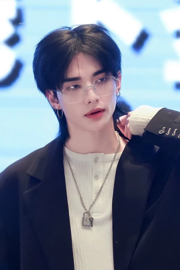 Hyunjin  thumbnail