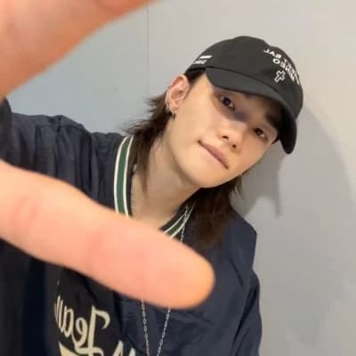 Hwang Hyunjin thumbnail