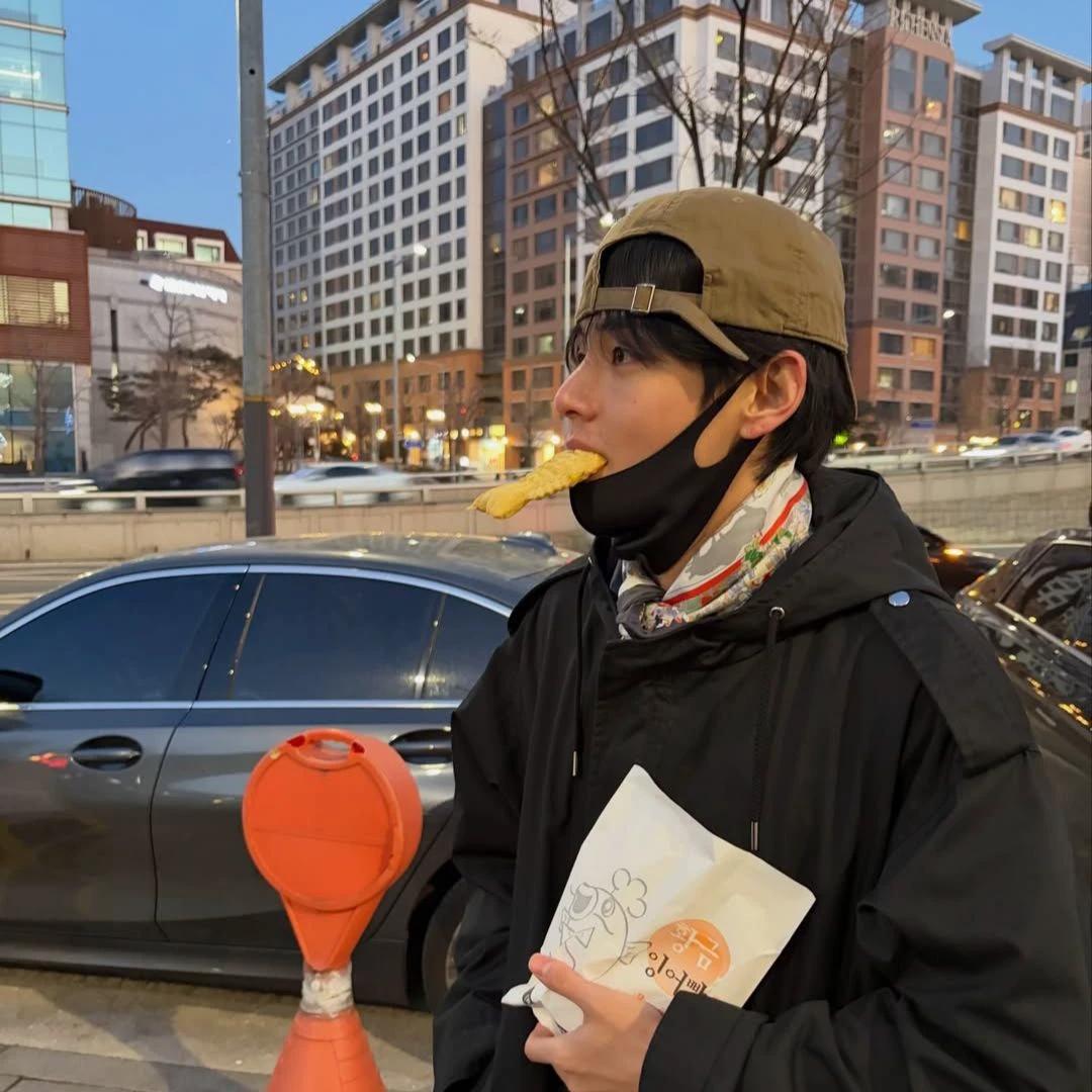 Kim taehyung thumbnail