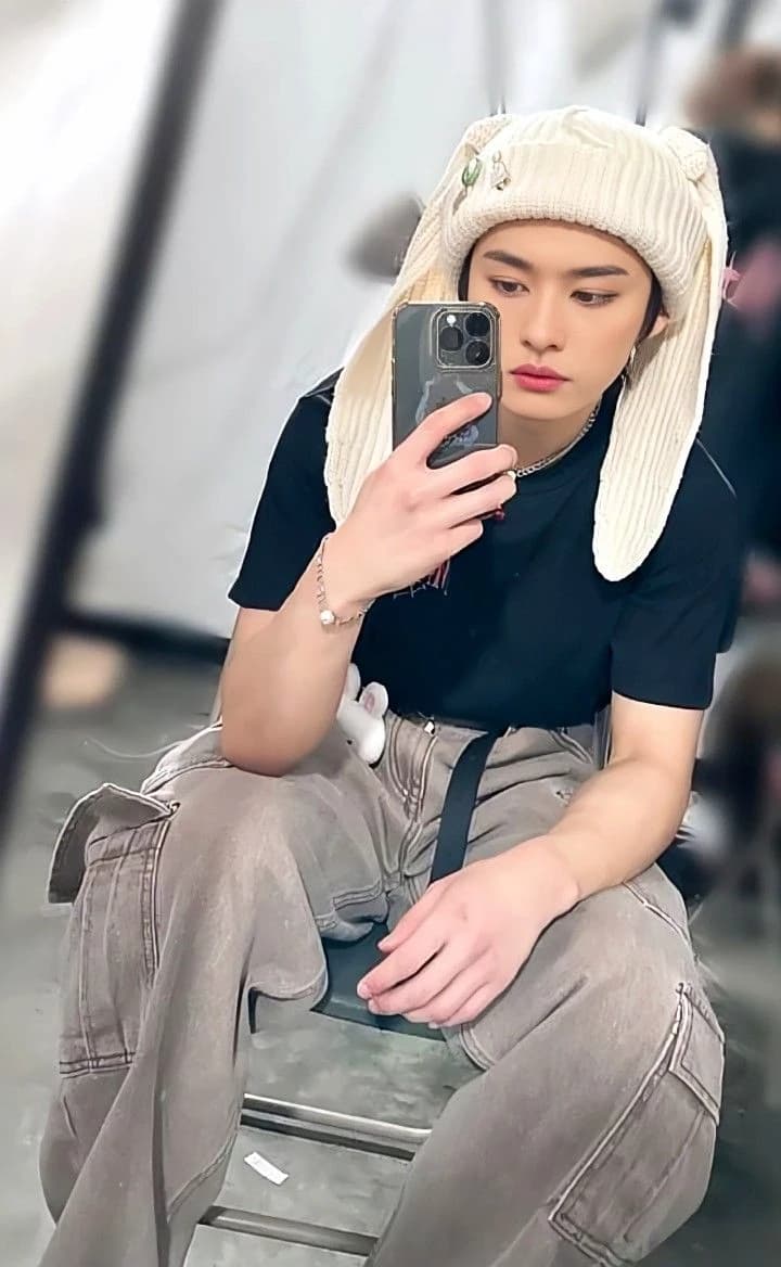 Lee Know thumbnail