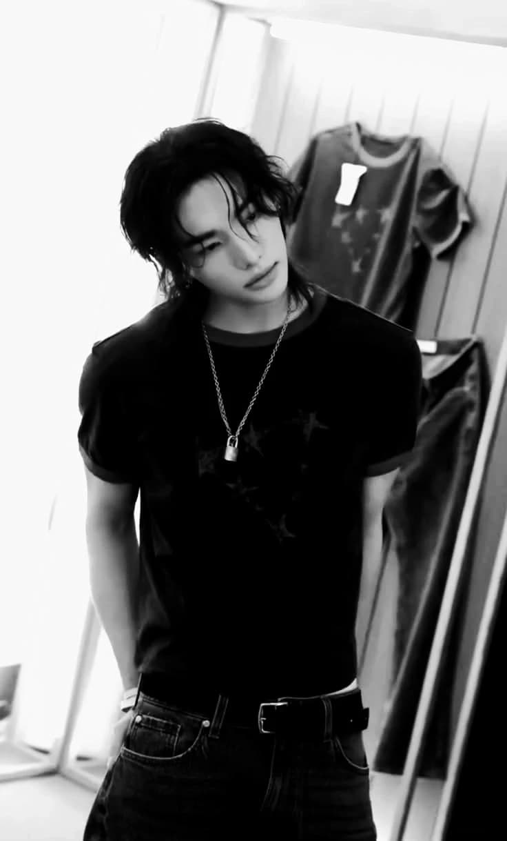 Hwang Hyunjin  thumbnail