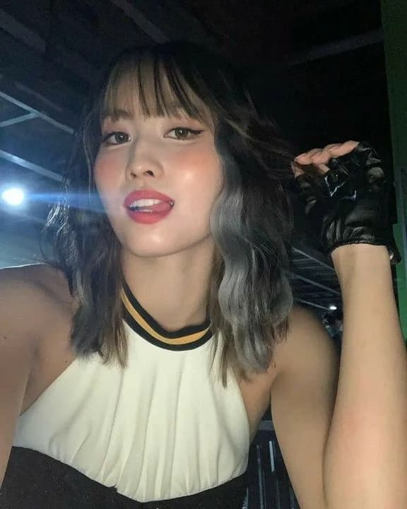 hirai momo thumbnail
