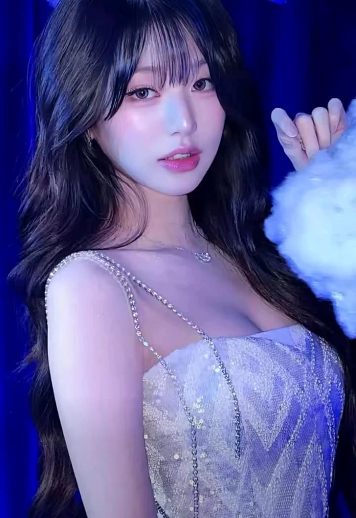 Jang wonyoung  thumbnail
